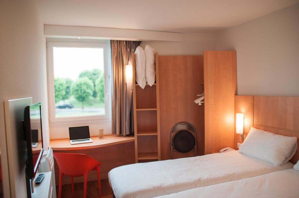 Ibis Rambouillet Hotel Exterior photo