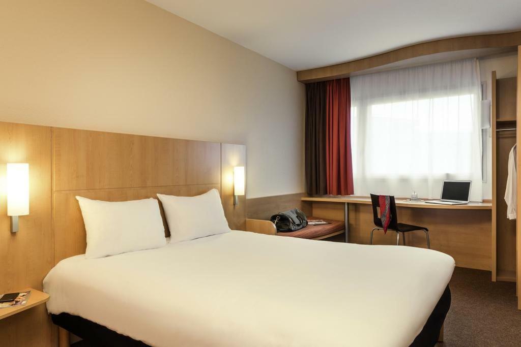 Ibis Rambouillet Hotel Exterior photo